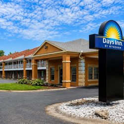Days Inn by Wyndham KU Lawrence - Exterior