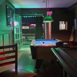 The Emerald Pub - Pool table