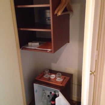 Hôtel du Petit Palais - Closet, safe, mini-bar, extra pillows & blankets - Hotels Near Me - Nice, 06