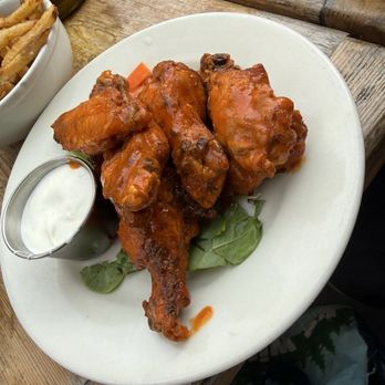 Park Slope Ale House - Buffalo Wings - Pubs Near Me - Brooklyn, New York