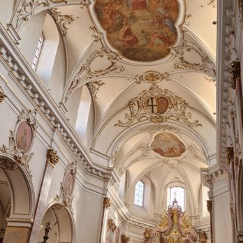 Stadtpfarrkirche St.Blasius - Deckengemälde, Kanzel und Hauptaltar - Churches Near Me - Fulda, HE