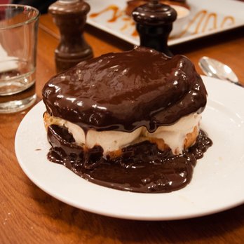 L'Authentique - Profiterole géante, sauce chocolat - Bistros Near Me - Paris, 75 L'Authentique - Profiterole géante, sauce chocolat - Bistros Near Me - Paris, 75