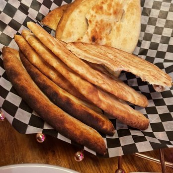 Deedar's Restaurant - Complimentary grilled pita. - Seafood Near Me - Vaughan, Ontario