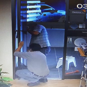 Akamai Glass - Akamai Glass workers putting in new glass 3 hours after break-in. - Windows Installation Near Me - Honolulu, Hawaii