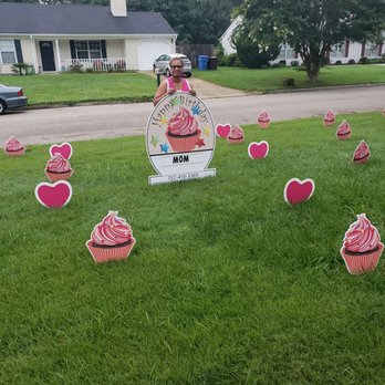 Front Yard Friends Lawn Greetings & Storks - Happy recipient! - Party & Event Planning Near Me - Chesapeake, Virginia Front Yard Friends Lawn Greetings & Storks - Happy recipient! - Party & Event Planning Near Me - Chesapeake, Virginia