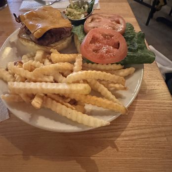 Ginger Sue's - cheese burger with fries - Breakfast & Brunch Near Me - Liberty, Missouri