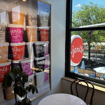 Jeni's Splendid Ice Creams - View out upstairs window - Ice Cream & Frozen Yogurt Near Me - Chicago, Illinois