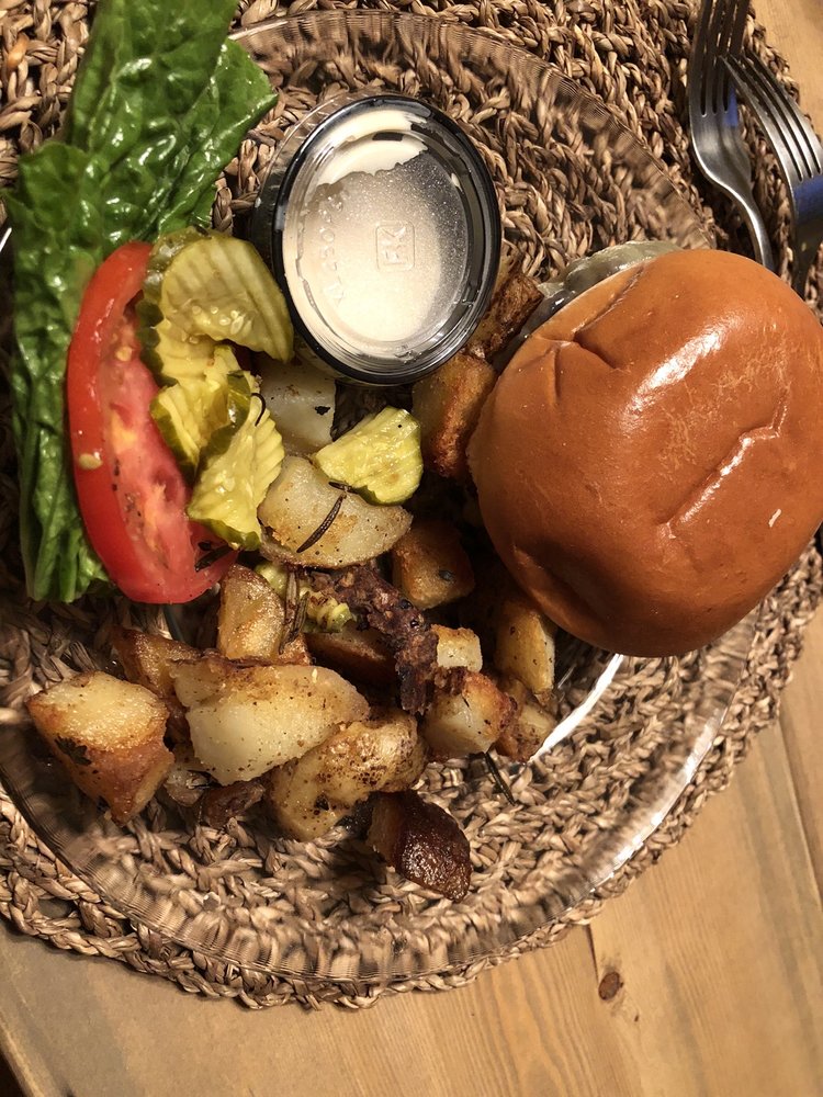 THE SHOREHAM INN Updated August 2024 14 Photos & 22 Reviews 51 Inn Rd, Shoreham, Vermont