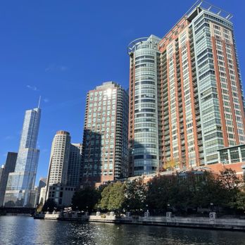 Chicago River Boat Architecture Tours - Riverwalk buildings - Architectural Tours Near Me - Chicago, Illinois