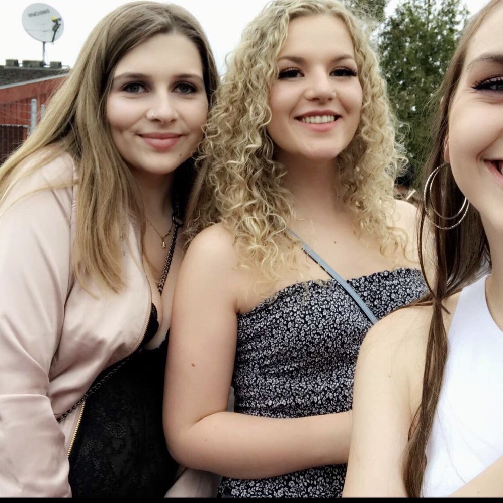 Shahram Salemy, MD - I'm the one in the middle, wearing a VERY padded strapless bra Before the surgery. - Cosmetic Surgeons Near Me - Seattle, Washington Shahram Salemy, MD - I'm the one in the middle, wearing a VERY padded strapless bra Before the surgery. - Cosmetic Surgeons Near Me - Seattle, Washington