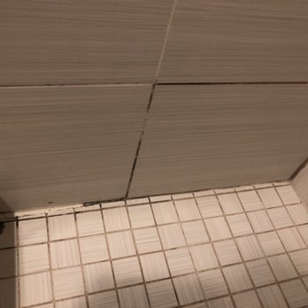 Holiday Inn & Suites Duluth-Downtown - Shower - Hotels Near Me - Duluth, Minnesota