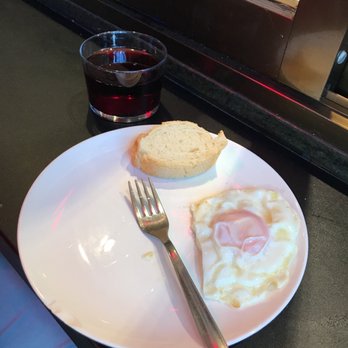 El Bar de Javi - El huevo frito de tapa de los sábados. - Dive Bars Near Me - Madrid, M