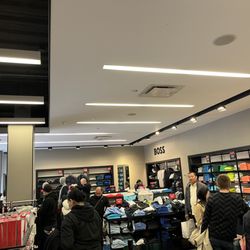 BOSS Outlet - Inside view