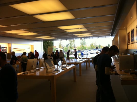 Apple Leawood by null