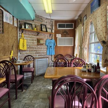 Harriette's Restaurant - Inside - Breakfast & Brunch Near Me - Key Largo, Florida Harriette's Restaurant - Inside - Breakfast & Brunch Near Me - Key Largo, Florida