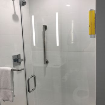 Tru by Hilton Bryan College Station - Walk In Shower - Hotels Near Me - Bryan, Texas