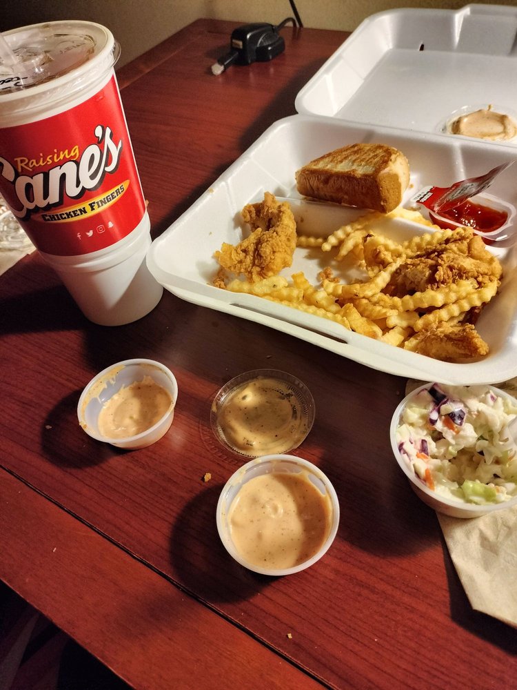 RAISING CANE’S CHICKEN FINGERS 28 Photos & 40 Reviews 651 S Telshor