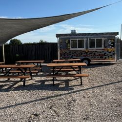 Foodtrailer eating area