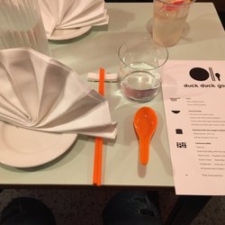 Duck Duck Goose - Table ambiance: loving the orange cutlery