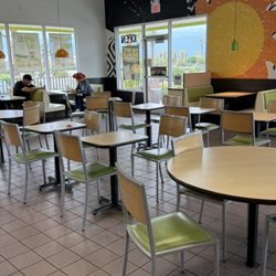 Del Taco - Almost no people inside - doesn't save you from waiting for about 20 minutes.