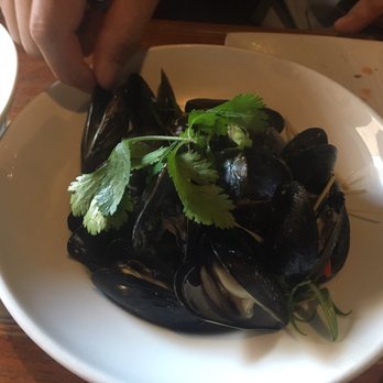 Pearl Diver - Muscles...with a nice creamy curry sauce - Seafood Near Me - Toronto, Ontario