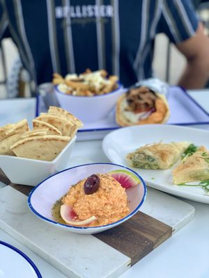 Kouzina Greek Taverna and Bar by null