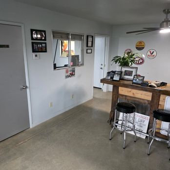 Tom's Mobile AG - WAITING ROOM VIEW - Auto Repair Near Me - Sanger, California