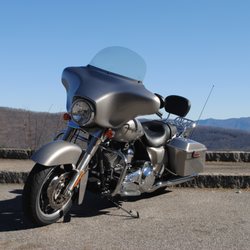 Asheville Motorcycle Rentals - Harley Street glide
