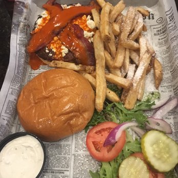 Deck House Tavern - 3B burger - Sports Bars Near Me - Windham, Maine