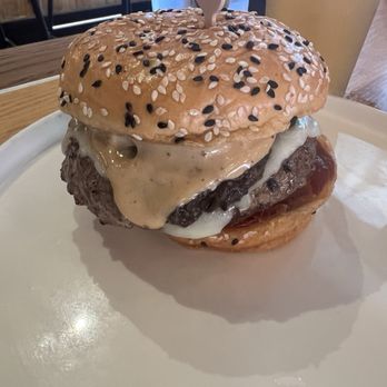 Gordon Ramsay Burger - Burger of the month - Salad Near Me - Chicago, Illinois Gordon Ramsay Burger - Burger of the month - Salad Near Me - Chicago, Illinois