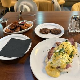 Gluey, oversalted eggs Benedict