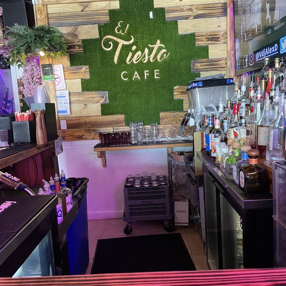 El Tiesto Cafe Pines - If you come... Pay cash only to avoid extra fees for using your card! - Sushi Bars Near Me - Pembroke Pines, Florida