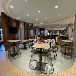 SpringHill Suites by Marriott Corona Riverside - Lobby - Breakfast Dining/Sitting Area