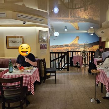 L’Entrecôte de Paris - second floor dining room - French Near Me - Paris, 75