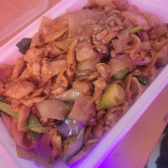 Bangkok BAR - Pad See ew - Thai Near Me - Brooklyn, New York