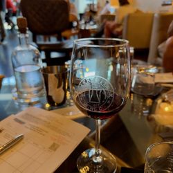 Beaker & Flask Wine Co - Nice pour