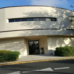 Hertz Rent A Car - Front entrance