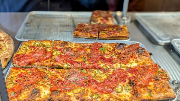 Raymond’s Pizzeria by null