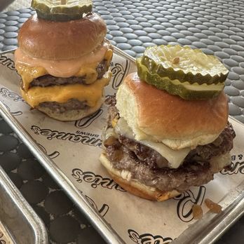 Rosemarie's Buns and Brews - Burgers Near Me - Encinitas, California Rosemarie's Buns and Brews - Burgers Near Me - Encinitas, California