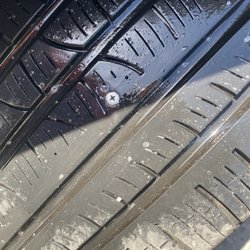 Rainer's Service Station - Screw