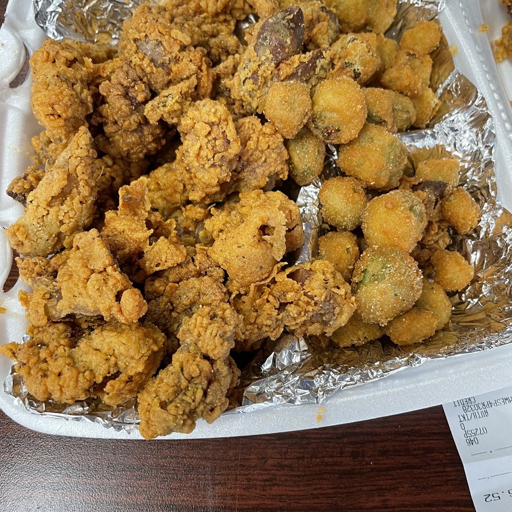 Chicken livers and gizzards with fried w