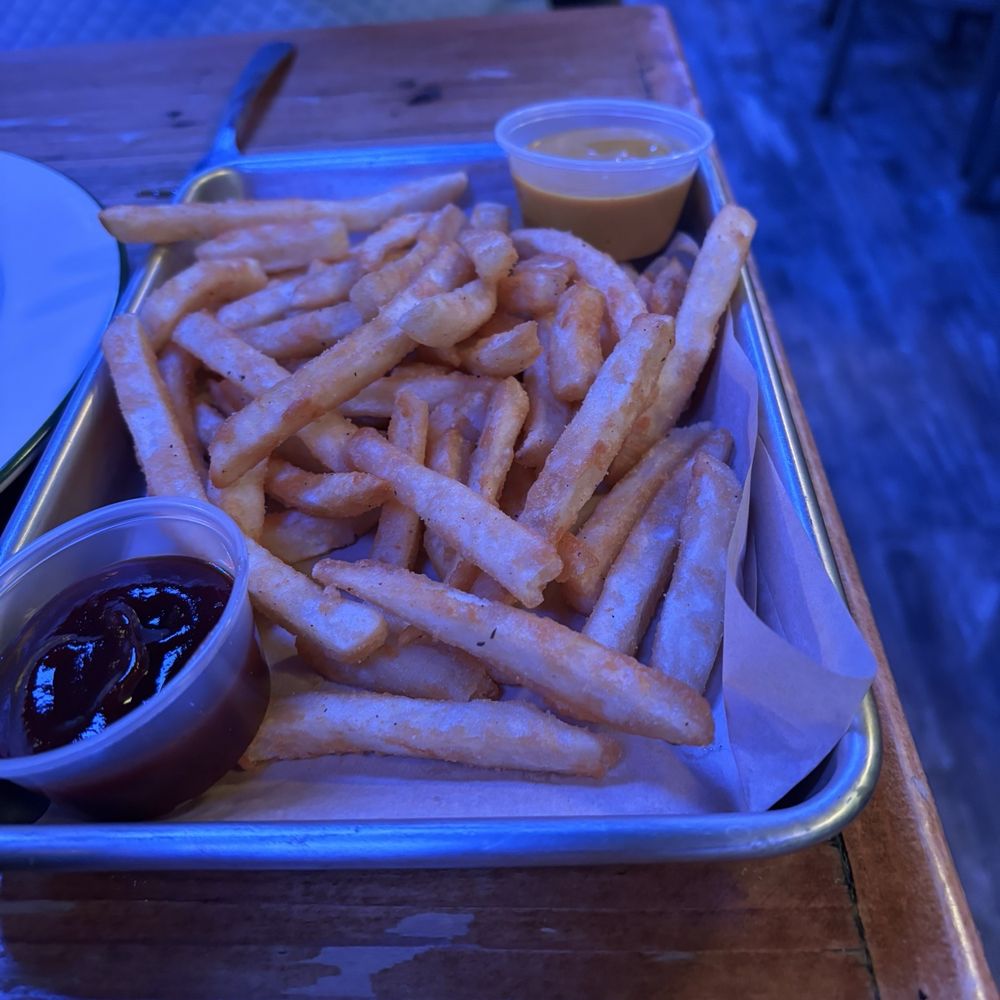 Pierce Creek - Tallow fries- so good! - Burgers Near Me - Creve Coeur, Missouri Pierce Creek - Tallow fries- so good! - Burgers Near Me - Creve Coeur, Missouri