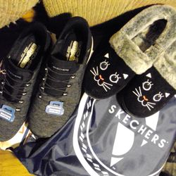 SKECHERS Warehouse Outlet - Comfy!