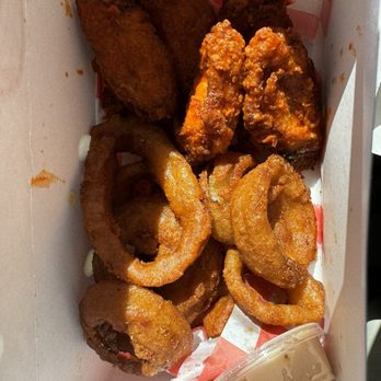 Bird House - 6 Piece Buffalo Wings and Onion Rings - Chicken Shop Near Me - Nipton, California Bird House - 6 Piece Buffalo Wings and Onion Rings - Chicken Shop Near Me - Nipton, California