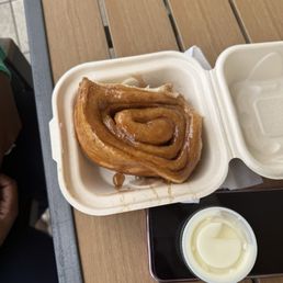 Regular Classic Cinnamon roll unglazed Regular Classic Cinnamon roll unglazed