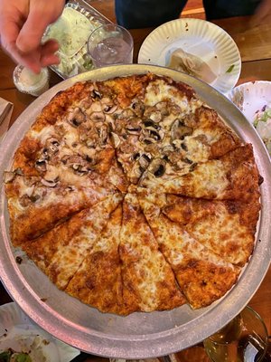 Me-n-Ed's Pizza Parlor by null