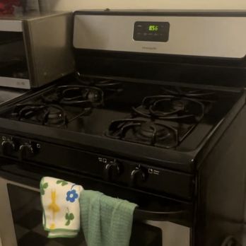 Mint Maids - This stove was coated in muck before. - Home Cleaning Near Me - Sherman Oaks , California