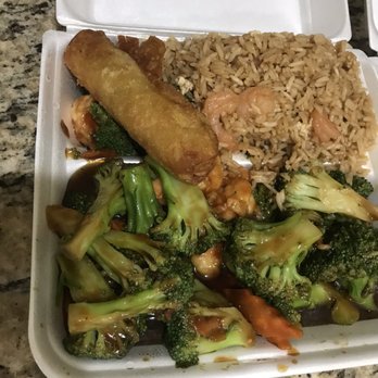 Dragon's Garden - Shrimp and vegetables with shrimp fried rice and egg roll $8 - Chinese Near Me - Canton, Mississippi