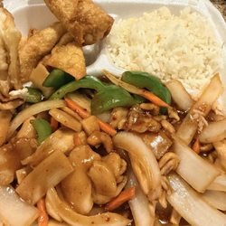 Cashew Inn Cashew Out - Kung Pao Chicken, Egg Roll, Crab Rangoon