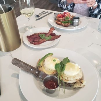 Cody's La Jolla - Crab cake benedict & French toast - Breakfast & Brunch Near Me - La Jolla, California Cody's La Jolla - Crab cake benedict & French toast - Breakfast & Brunch Near Me - La Jolla, California